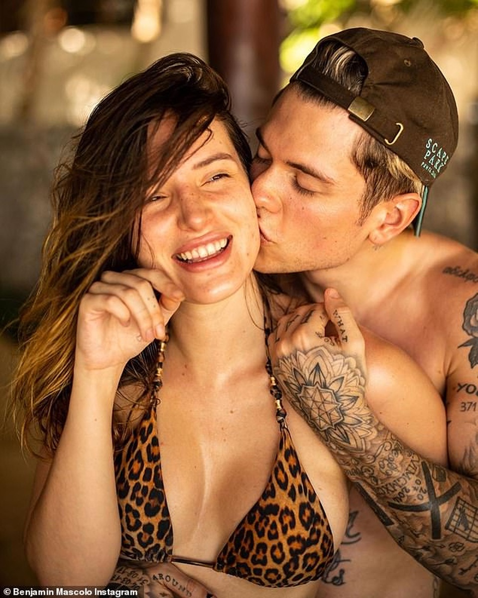 Bạn trai tung ảnh tình tứ bên Bella Thorne  - 3