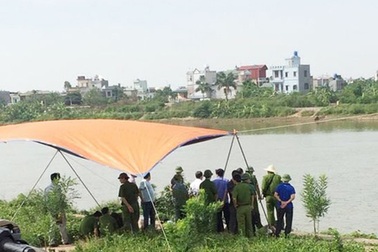 Chồng đập vỡ sọ vợ, nhét vào bao tải thả trôi sông