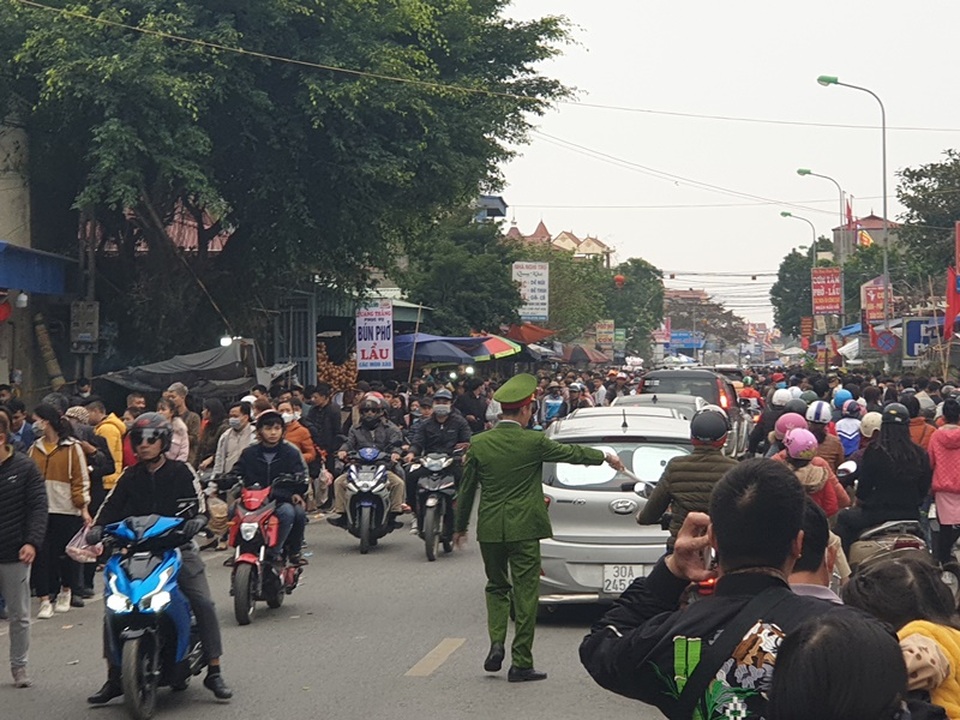 Chợ Viềng “ken đặc” người trước giờ khai hội - 11 Chợ Viềng “ken đặc” người trước giờ khai hội - 11