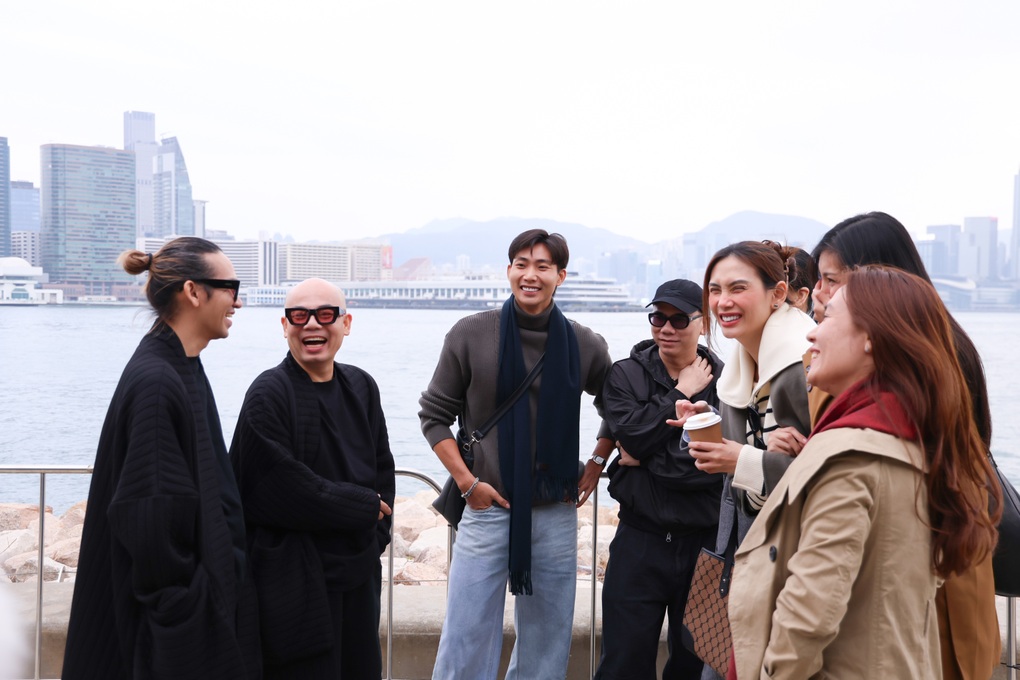 Siêu mẫu Võ Hoàng Yến sang Hong Kong trình diễn trong show hai NTK Việt - 1
