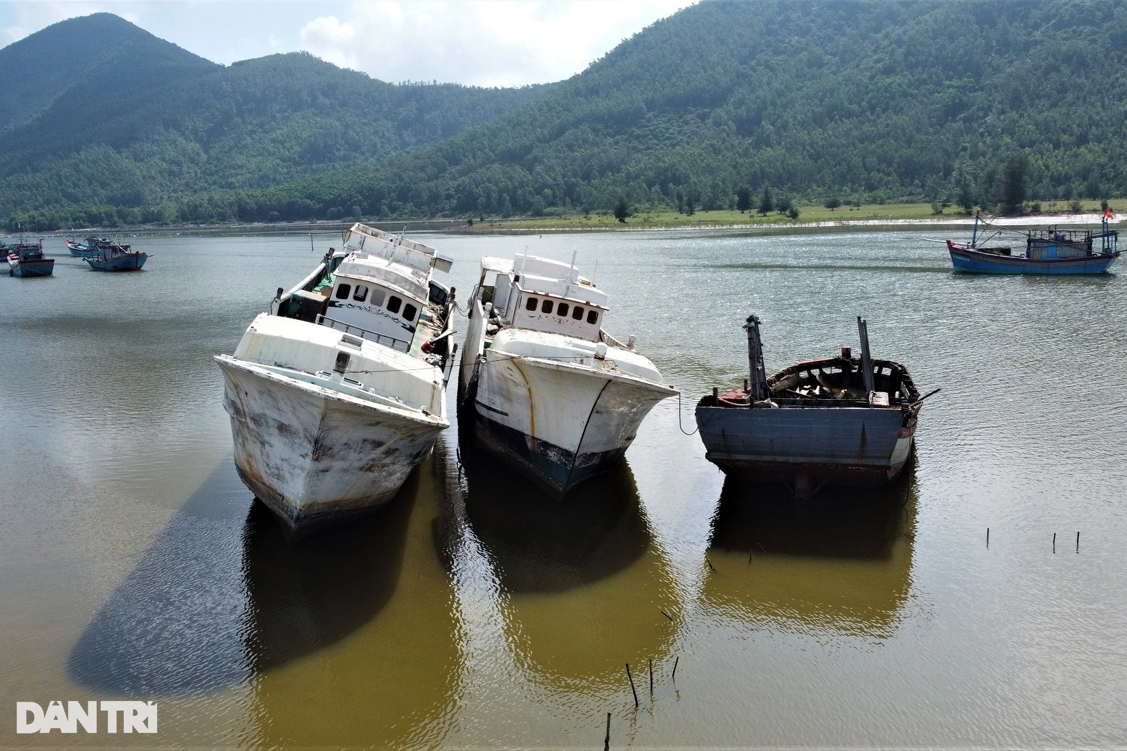 Những con tàu ma án ngữ nơi cửa biển - 9