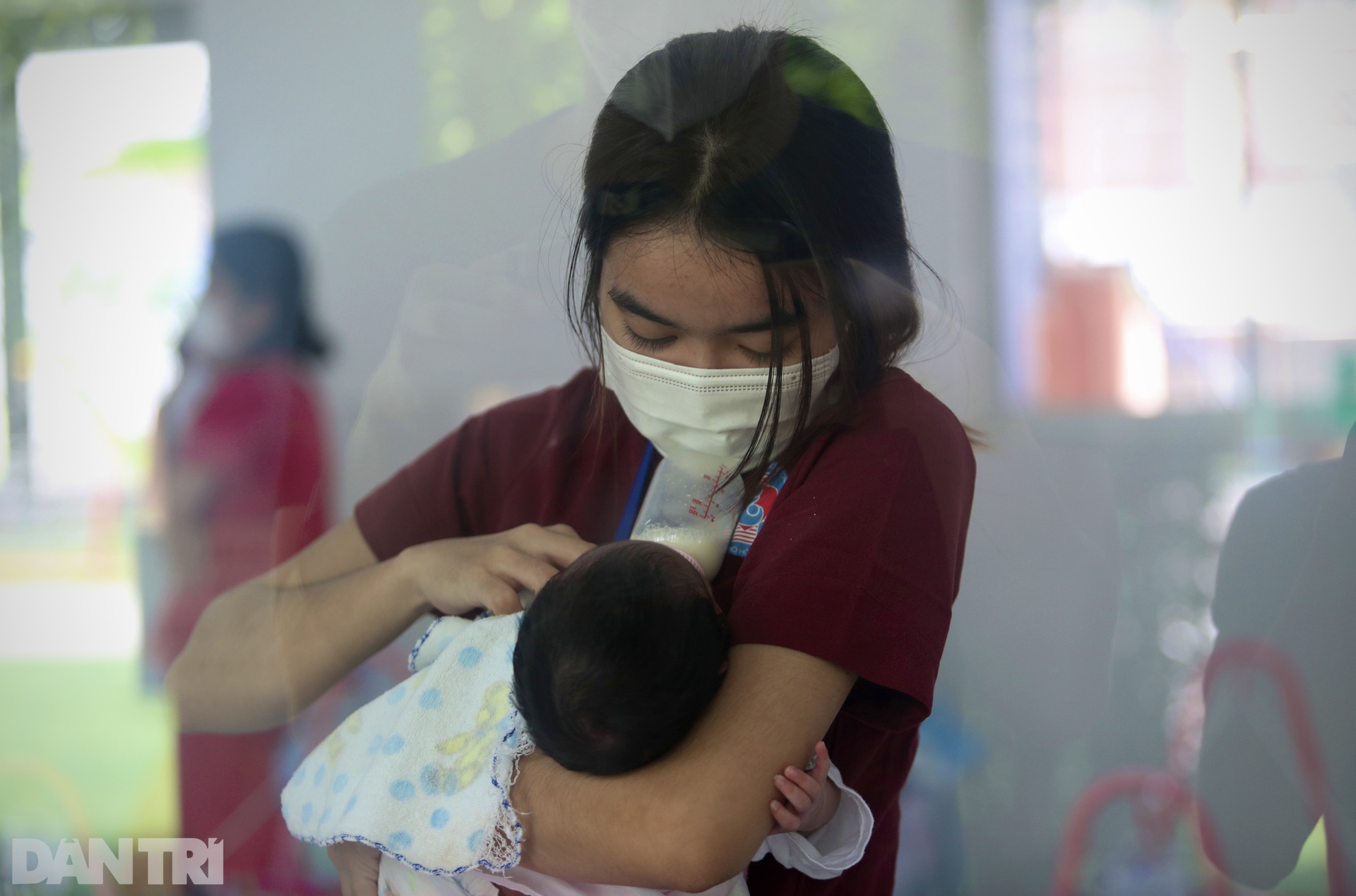 Khi tiếp viên hàng không làm bảo mẫu cho những trẻ sơ sinh có mẹ là F0 - 14 Khi tiếp viên hàng không làm bảo mẫu cho những trẻ sơ sinh có mẹ là F0 - 14