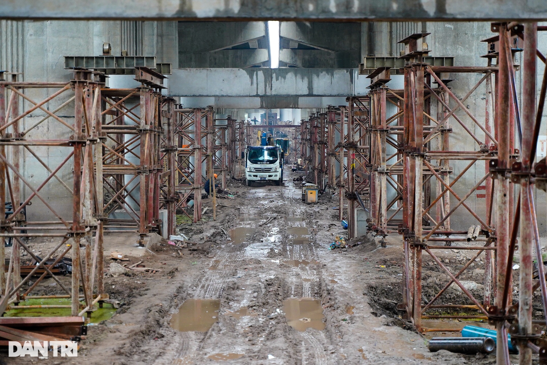 Độc đáo cây cầu vòm sắt nằm lọt thỏm dưới gầm đường Vành đai 3 ở Hà Nội - 5