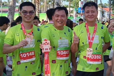 Chạy giữa miền Sen Hồng, hơn 15.500 người góp sức bảo tồn sếu đầu đỏ