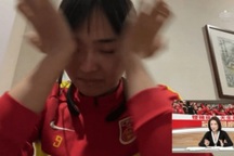 Cầu thủ nữ Trung Quốc bật khóc nói một điều, khiến đội tuyển nam xấu hổ