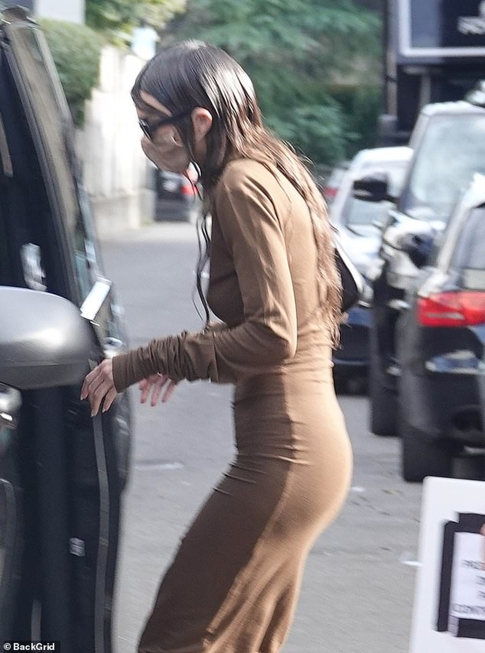 Kendall Jenner mặc đồ già nua và kỳ dị trên phố - 3 Kendall Jenner mặc đồ già nua và kỳ dị trên phố - 3