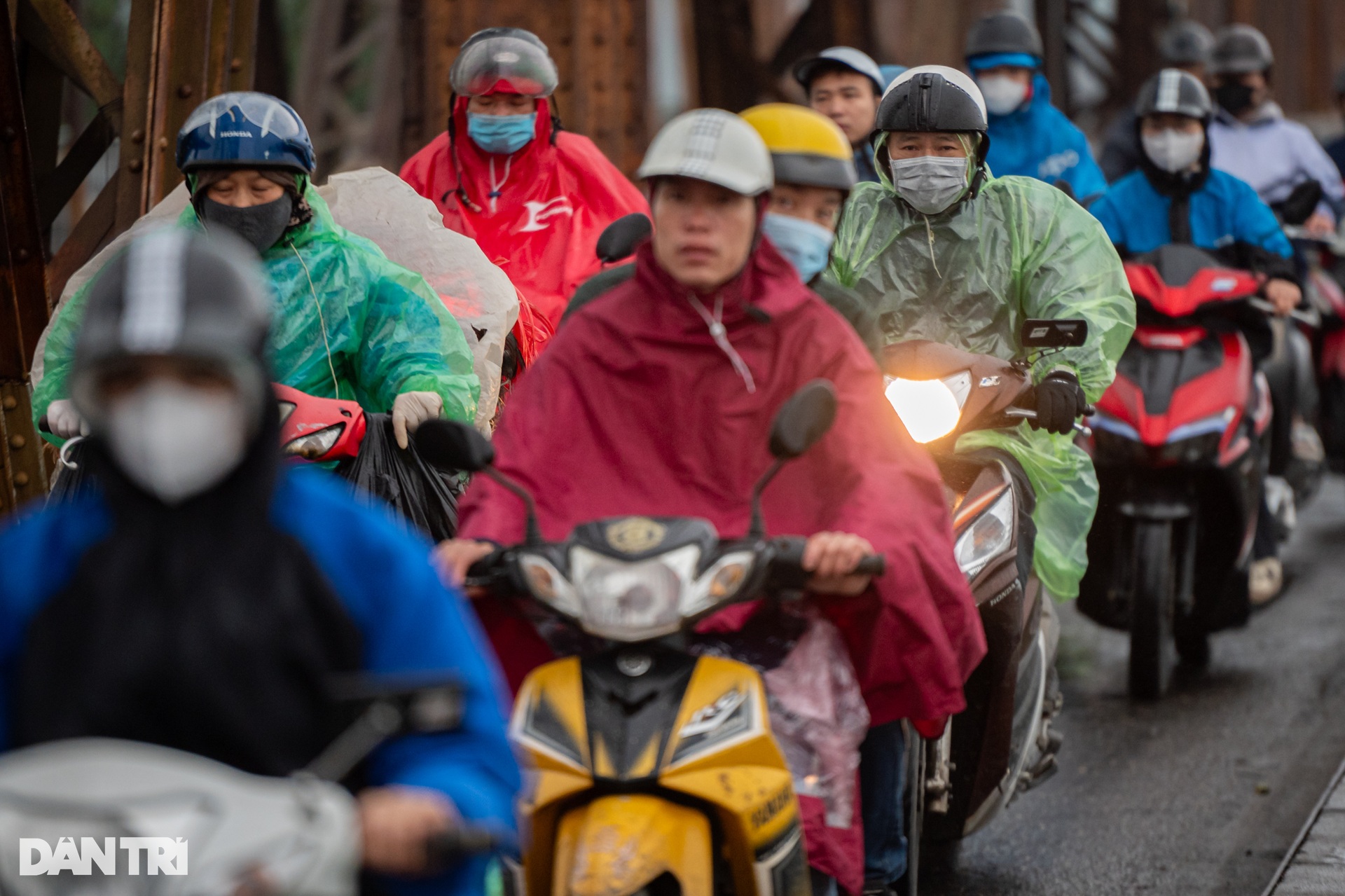 Hà Nội trong ngày mưa rét 14 độ C - 3 Hà Nội trong ngày mưa rét 14 độ C - 3