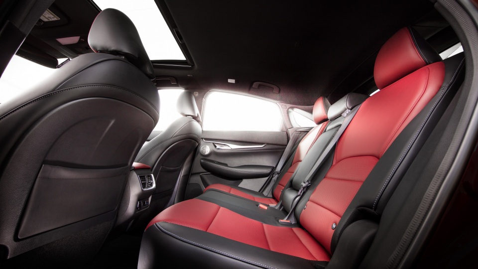 Infiniti QX55 có gì để cạnh tranh BMW X4 và Mercedes GLC Coupe? - 22 Infiniti QX55 có gì để cạnh tranh BMW X4 và Mercedes GLC Coupe? - 22
