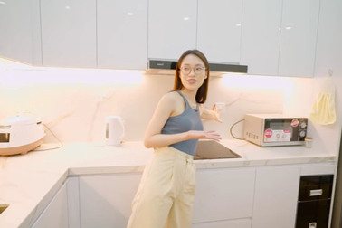 Không gian chung cư "full trắng" của nữ MC trẻ nhất Đường lên đỉnh Olympia