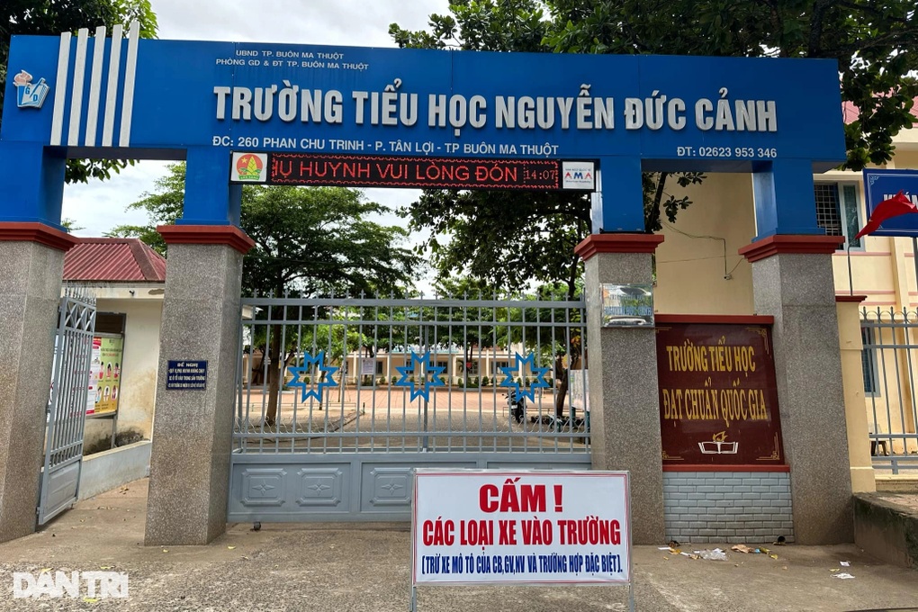 Mùi lạ phát tán tại trường học, 2 cô giáo ngất xỉu nhập viện cấp cứu - 1