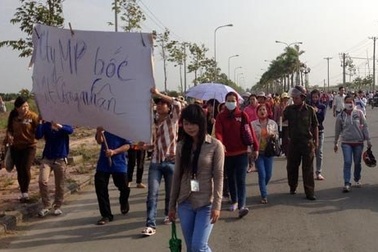 Chủ tịch tỉnh “giải vây” 3.000 công nhân đòi thưởng Tết 