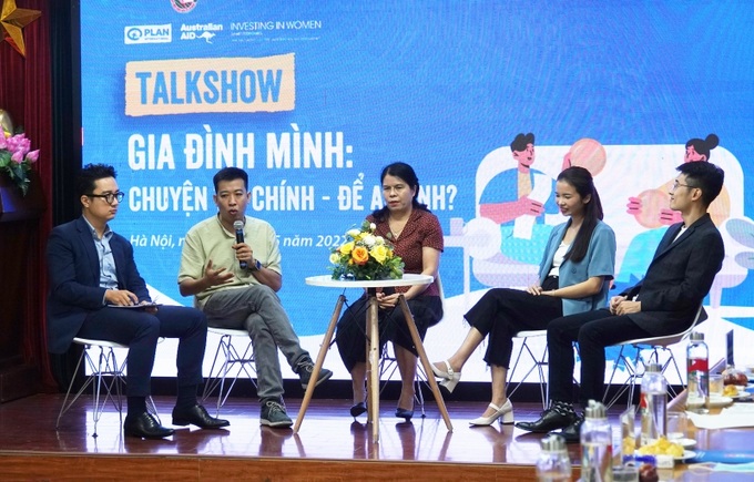 Các đại biểu tham dự talkshow tại chương trình. Ảnh: XQ