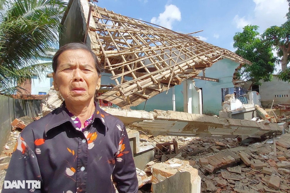Lũ dữ lịch sử cuốn phăng nhà cửa, bà con cần giúp ngay gạo ăn, áo ấm - 2 Lũ dữ lịch sử cuốn phăng nhà cửa, bà con cần giúp ngay gạo ăn, áo ấm - 2