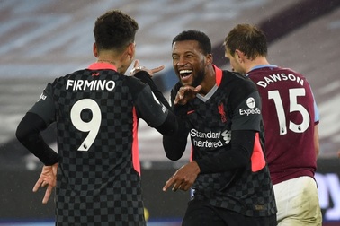 Liverpool áp sát Man Utd, Tottenham tiếp tục thất bại