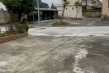 Khoảnh khắc kỳ diệu Thượng úy công an vác cháu bé đuối nước chạy quanh sân