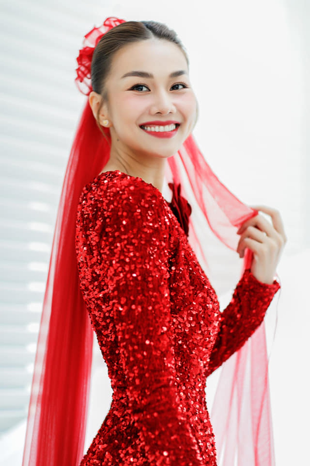 Thanh Hằng rạng rỡ, nắm tay chồng nhạc trưởng trong lễ vu quy - 7 Thanh Hằng rạng rỡ, nắm tay chồng nhạc trưởng trong lễ vu quy - 7