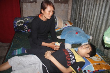 Mắc bệnh thận, cháu trai đếm sự sống từng ngày trong đau đớn