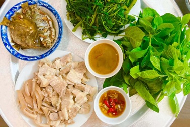 Về làm dâu ở Hải Phòng, cô gái xúc động được bố chồng chăm từng mâm cơm cữ