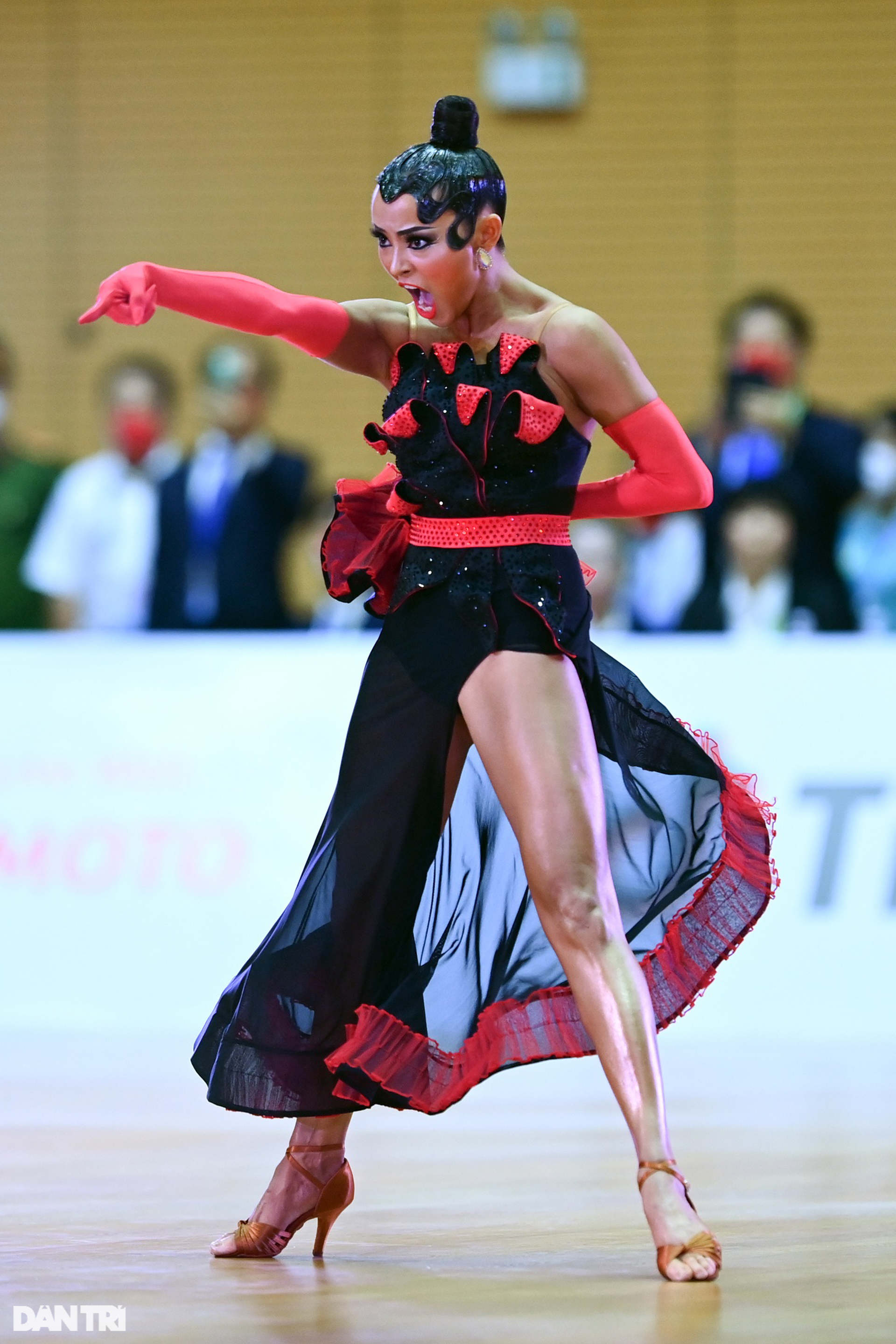 Ngắm màn khiêu vũ bốc lửa của 2 đôi VĐV Việt Nam giành 5 HCV Dance Sport - 6