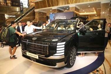 Hyundai Palisade Hybrid bất ngờ được trưng bày tại Hà Nội