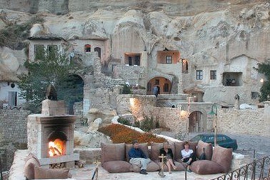 Khách sạn 5 sao... trong hang