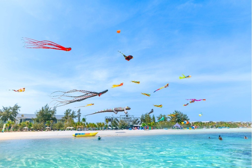 Đạo diễn Đức Đỗ: Thiên nhiên Hồ Tràm cho tôi chất liệu để thực hiện Charm Fantasea 2024 - 2 Đạo diễn Đức Đỗ: Thiên nhiên Hồ Tràm cho tôi chất liệu để thực hiện Charm Fantasea 2024 - 2