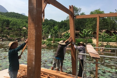 Cán bộ xã xây dựng khu du lịch trong rừng phòng hộ bị xử lý thế nào?