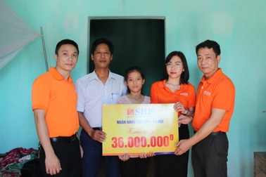 Người mẹ bị u đa xương nuôi 2 con nhỏ tiếp tục được bạn đọc giúp đỡ