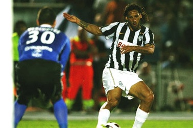 “Bà đầm già” Juventus ngược dòng đả bại Lyon