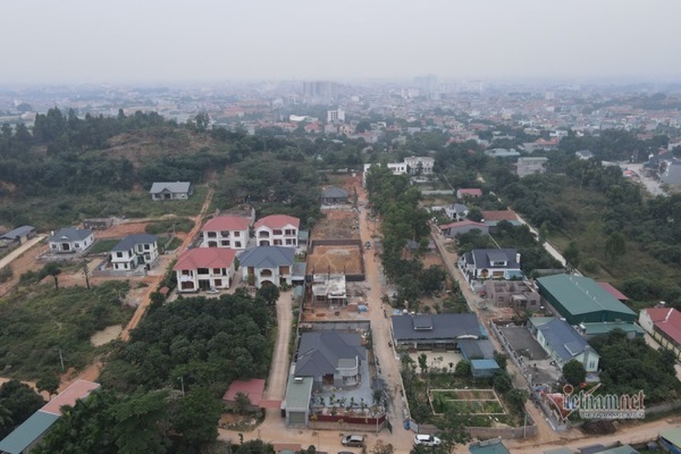 Cận cảnh những ngôi biệt thự trên đất rừng ở Vĩnh Phúc - 6 Cận cảnh những ngôi biệt thự trên đất rừng ở Vĩnh Phúc - 6