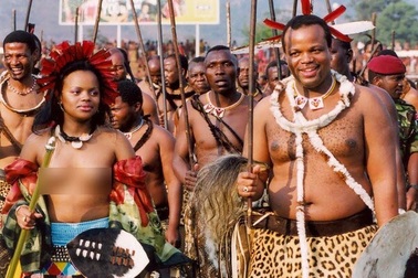 Kỳ lạ bộ tộc kiểm tra trinh tiết đàn ông bằng... nước tiểu