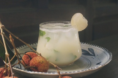 Làm đồ uống với quả vải tươi