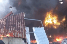 Cháy xưởng phế liệu ở Nghệ An, khói đen bốc cao hàng chục mét