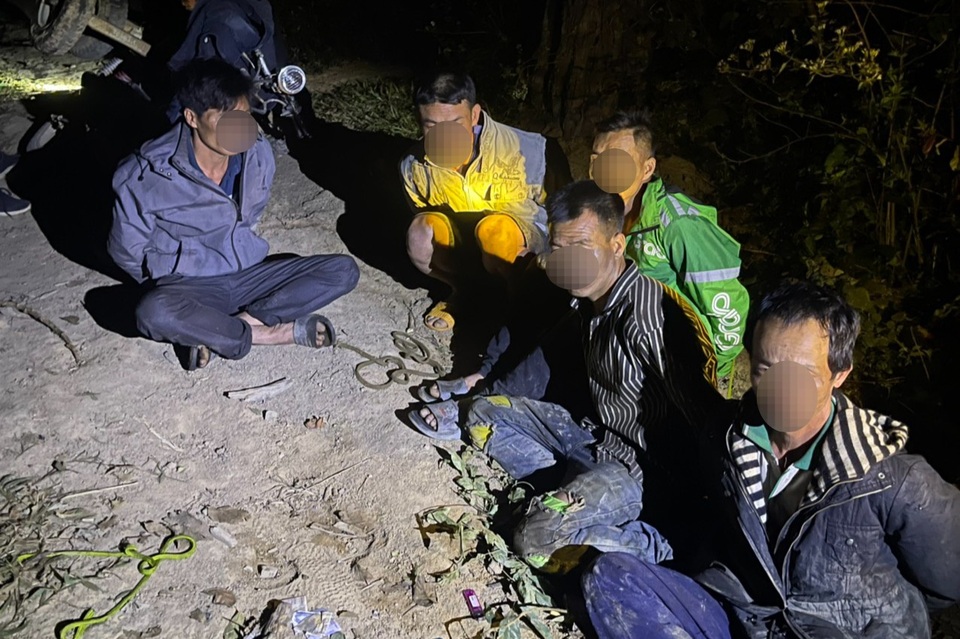 Vụ lâm tặc phá rừng Pơ mu: Anh em ăn lương thì phải trung thực! - 2 Vụ lâm tặc phá rừng Pơ mu: Anh em ăn lương thì phải trung thực! - 2