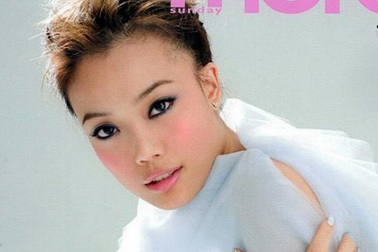 Dung Tổ Nhi buồn vì bị đồn đồng tính