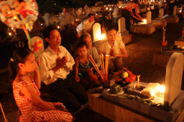 Nghĩa trang đường 9 - ngào ngạt khói hương và nước mắt