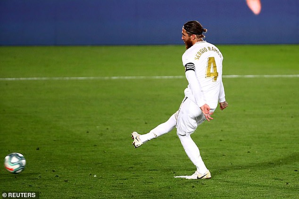 Ramos lập công, Real Madrid hạ Getafe và hơn Barcelona 4 điểm - 8 Ramos lập công, Real Madrid hạ Getafe và hơn Barcelona 4 điểm - 8