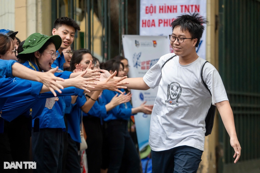 Gợi ý đáp án đề thi môn toán vào lớp 10 công lập Hà Nội năm 2025 - 3 Gợi ý đáp án đề thi môn toán vào lớp 10 công lập Hà Nội năm 2025 - 3