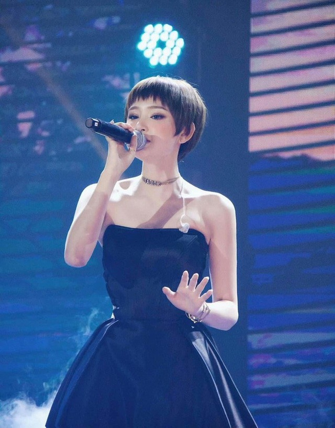 Ca sĩ Hiền Hồ công khai xin lỗi vì bê bối đời tư - 2 Ca sĩ Hiền Hồ công khai xin lỗi vì bê bối đời tư - 2
