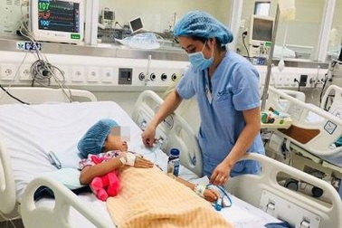 Hai bé song sinh ngộ độc thịt cóc, một trường hợp tử vong