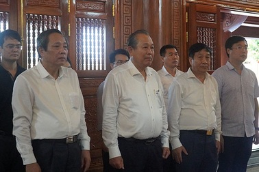 Phó Thủ tướng Trương Hòa Bình dâng hương Đền thờ Bác Hồ tại Quảng Bình