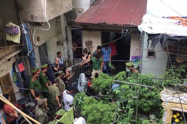 Huy động máy chuyên dụng thông tắc đường cống “bức tử” cư dân 146 Quán Thánh