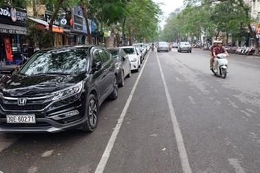 Hà Nội: Hơn 2 triệu đồng một chỗ đỗ ô tô nội đô, dân văn phòng tính bán xe