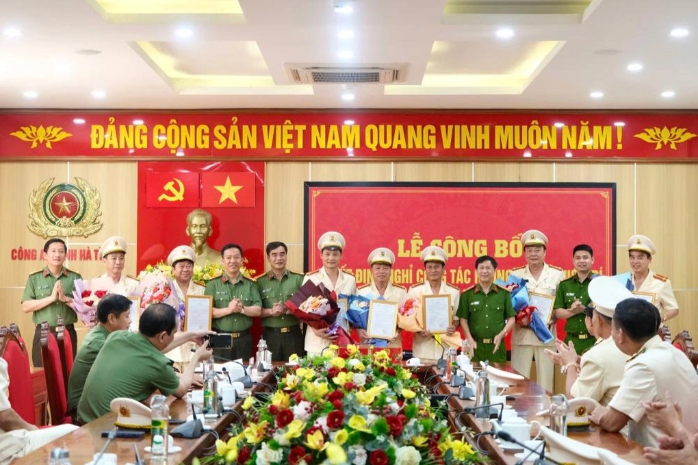 16 lãnh đạo cấp phòng công an tỉnh xin nghỉ hưu trước tuổi - 1 16 lãnh đạo cấp phòng công an tỉnh xin nghỉ hưu trước tuổi