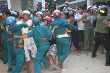 Vụ nghi bắt cóc trẻ con: Nhóm người trên ô tô là thương lái 