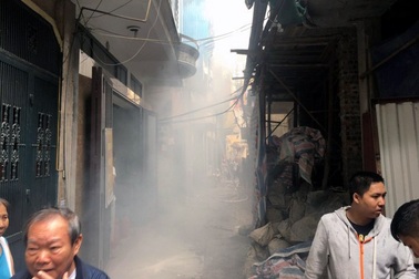 Hà Nội: Náo loạn vì hỏa hoạn trong ngõ nhỏ