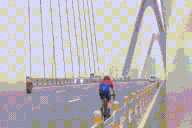 Nam thanh niên bị đe dọa khi quay nhóm "cua rơ" đạp xe trên cầu Nhật Tân