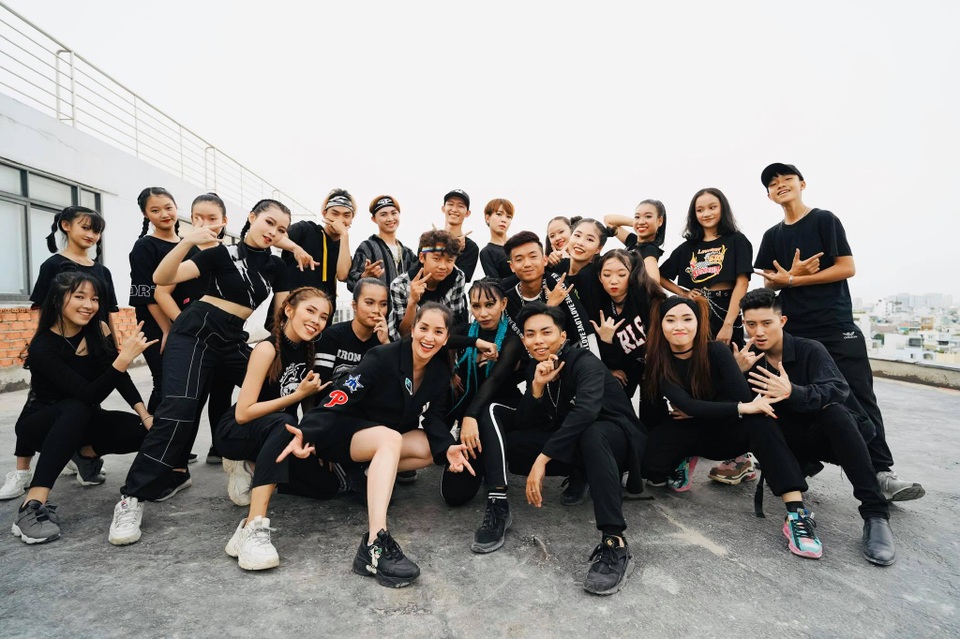 Sau màn nhảy Hạ cánh nơi anh, vợ chồng Khánh Thi - Phan Hiển lại gây “sốt” - 2