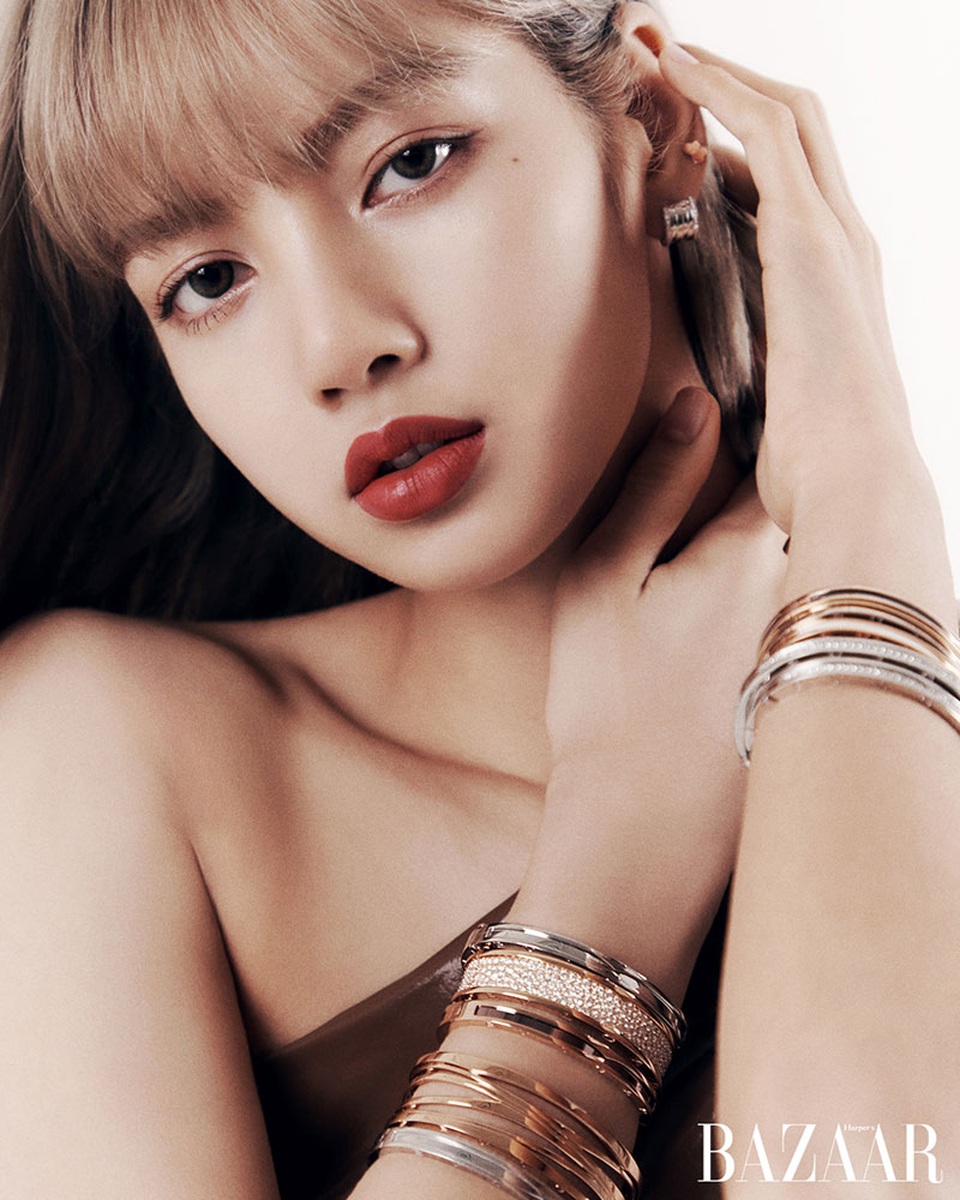 Bất ngờ với hình ảnh gợi cảm của Lisa (Blackpink) - 13 Bất ngờ với hình ảnh gợi cảm của Lisa (Blackpink) - 13