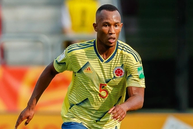 Cầu thủ trẻ ở Argentina qua đời vì đột quỵ ngay trên sân tập